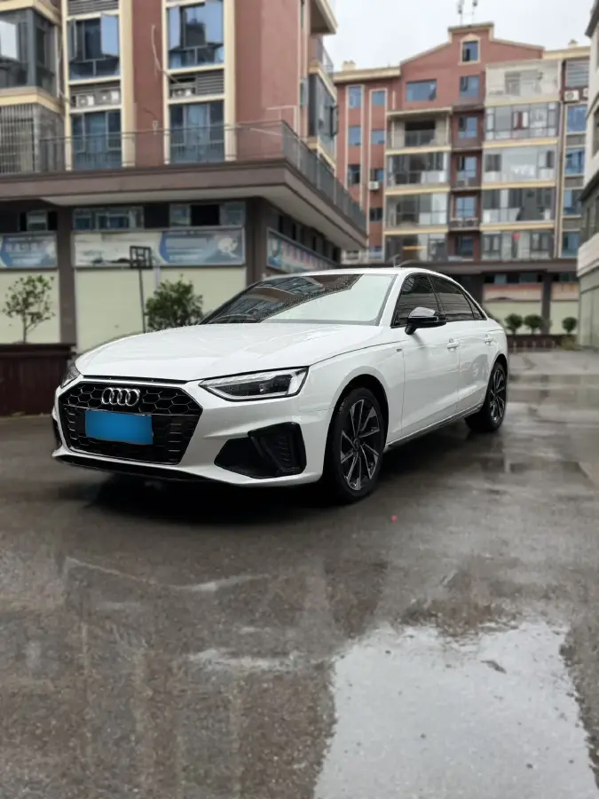 2023 Audi A4L 2.0T 190HP L4 7DCT