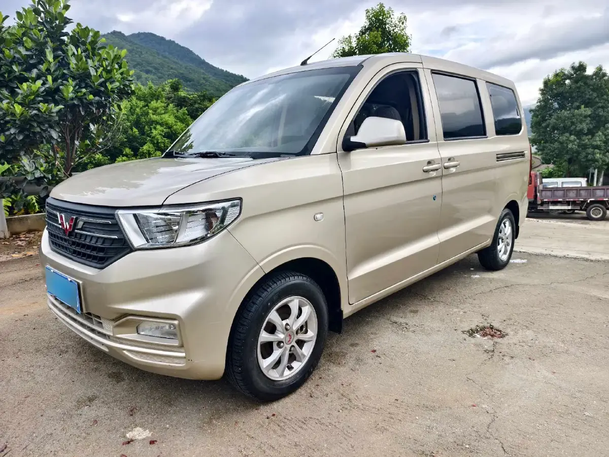 2022 WuLing HongGuang V 1.2L 76HP L4 5MT