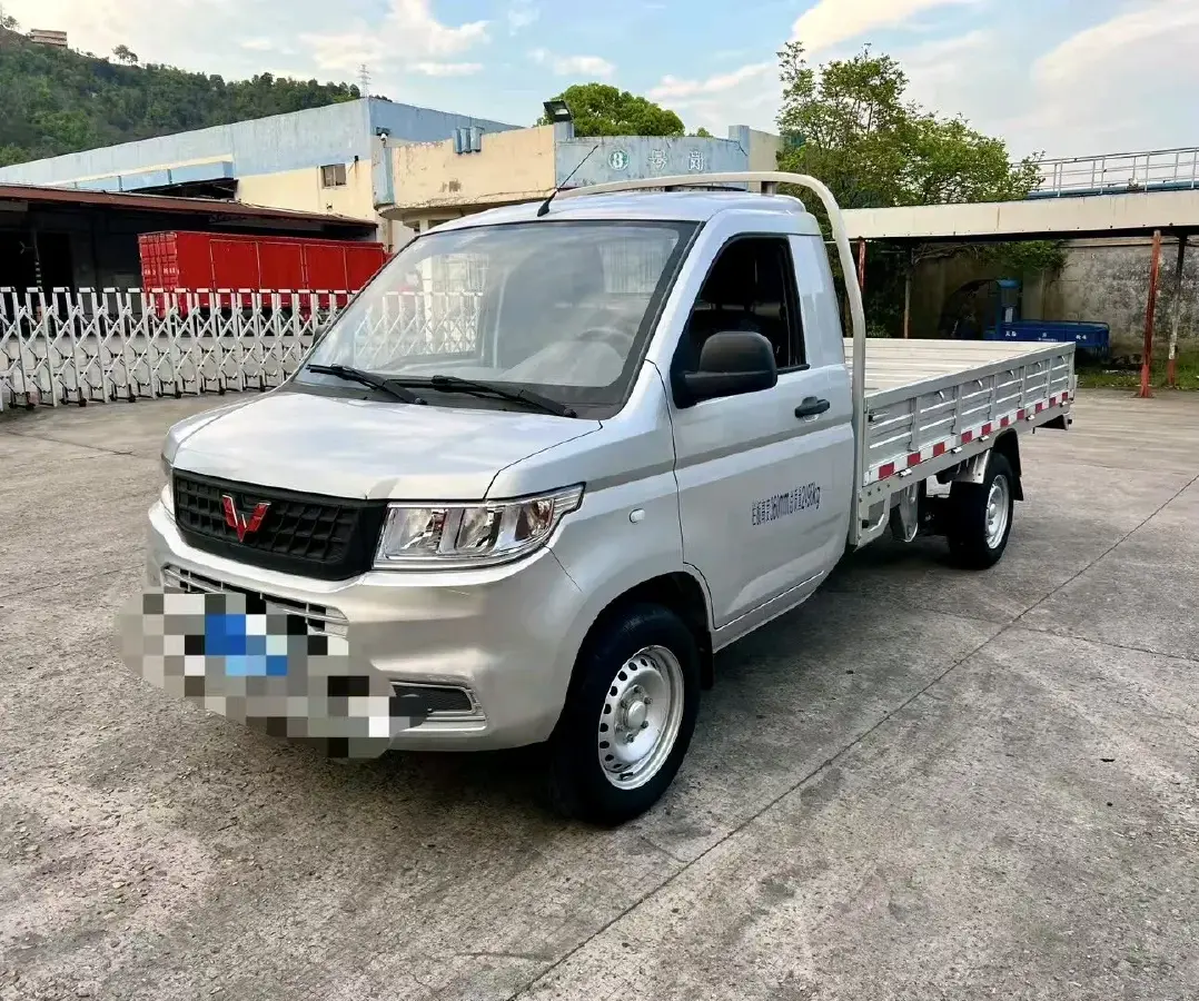 2022 WuLing RongGuang New Truck 1.8L 125HP L4 5MT