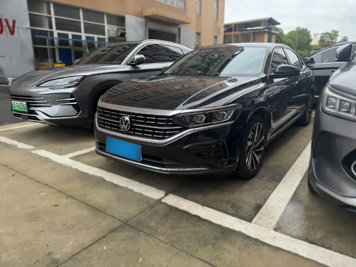 2022 Volkswagen Passat 2.0T 186HP L4 7DCT
