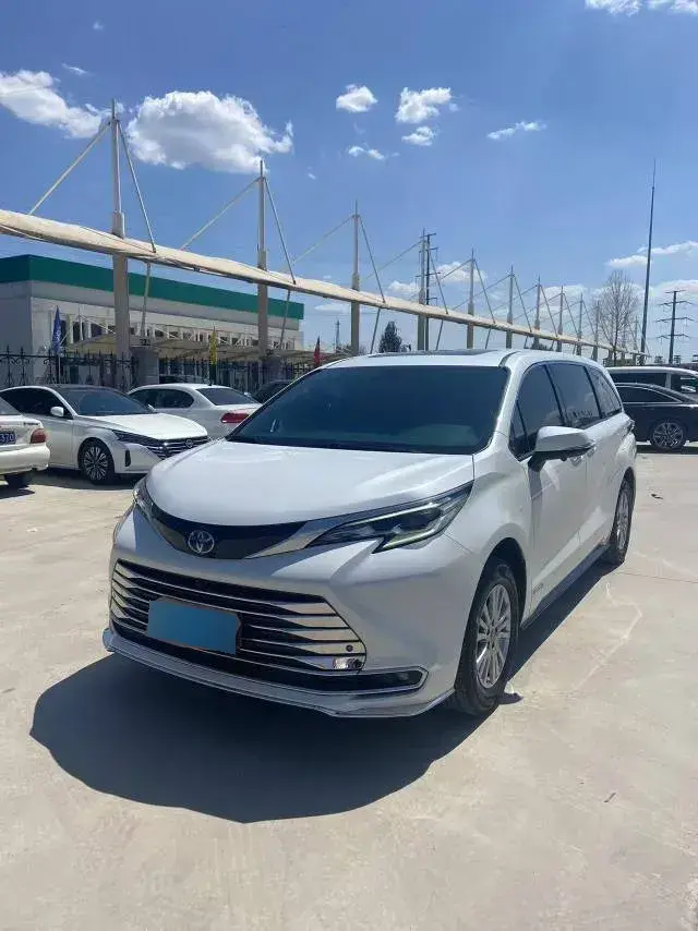 2021 Toyota Sienna 2.5L 192HP L4 E-CVT Hybrid