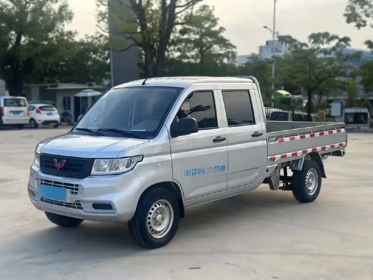 2023 WuLing RongGuang New Truck 1.5L 102HP L4 5MT