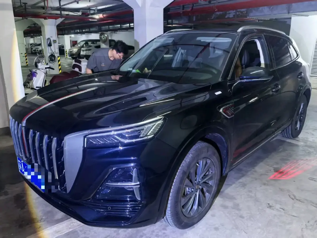 2023 HongQi HS5 2.0T 252HP L4 8AT