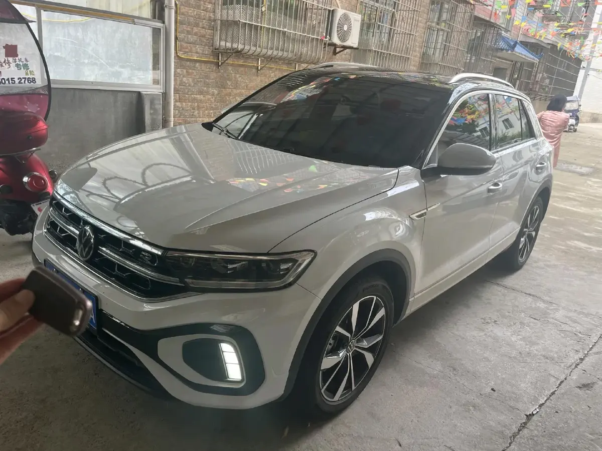 2024 Volkswagen T-Roc 1.5T 160HP L4 7DCT