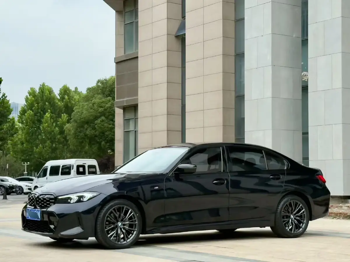 2024 BMW 3 Series 2.0T 184HP L4 8AT