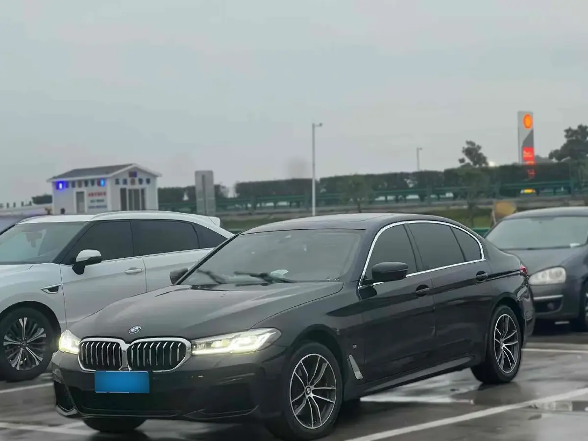 2022 BMW 5 Series 2.0T 184HP L4 8AT