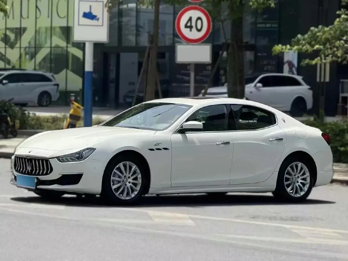 2022 Maserati Ghibli 2.0T 330HP L4 8AT