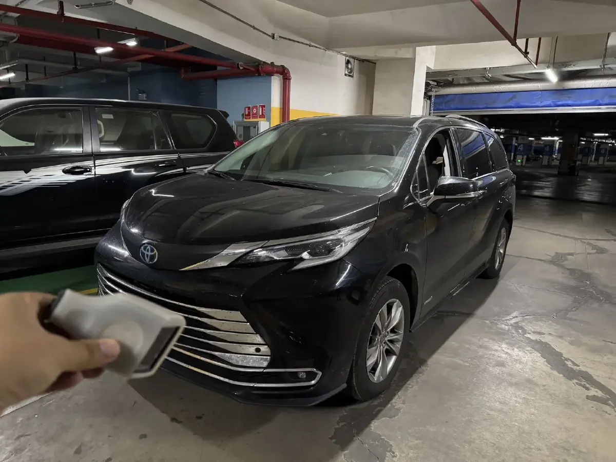 2023 Toyota Sienna 2.5L 189HP L4 E-CVT Hybrid