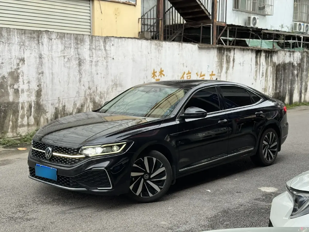 2022 Volkswagen Passat 2.0T 186HP L4 7DCT