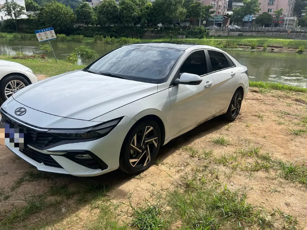 2022 Hyundai Elantra 1.5L 115HP L4 CVT