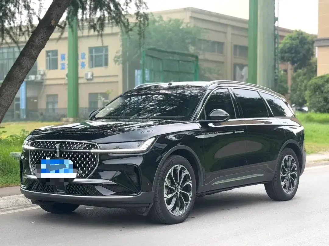 2023 Lincoln Nautilus 2.0T 261HP L4 8AT