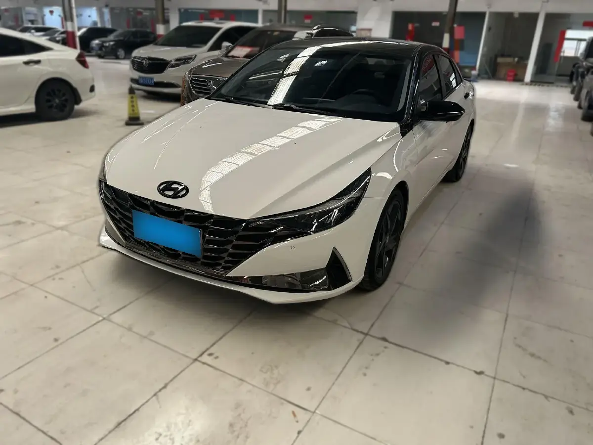 2022 Hyundai Elantra 1.5L 115HP L4 CVT