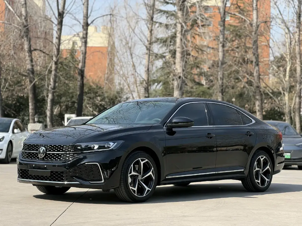 2024 Volkswagen Passat 2.0T 220HP L4 7DCT