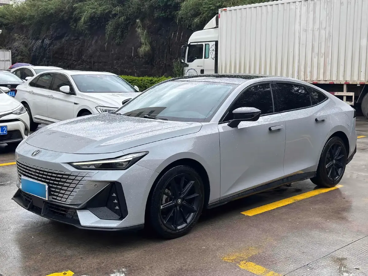 2022 ChangAn UNI-V 1.5T 188HP L4 7DCT