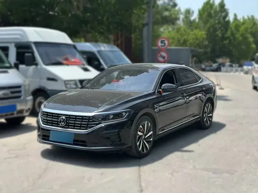 2023 Volkswagen Passat 2.0T 186HP L4 7DCT