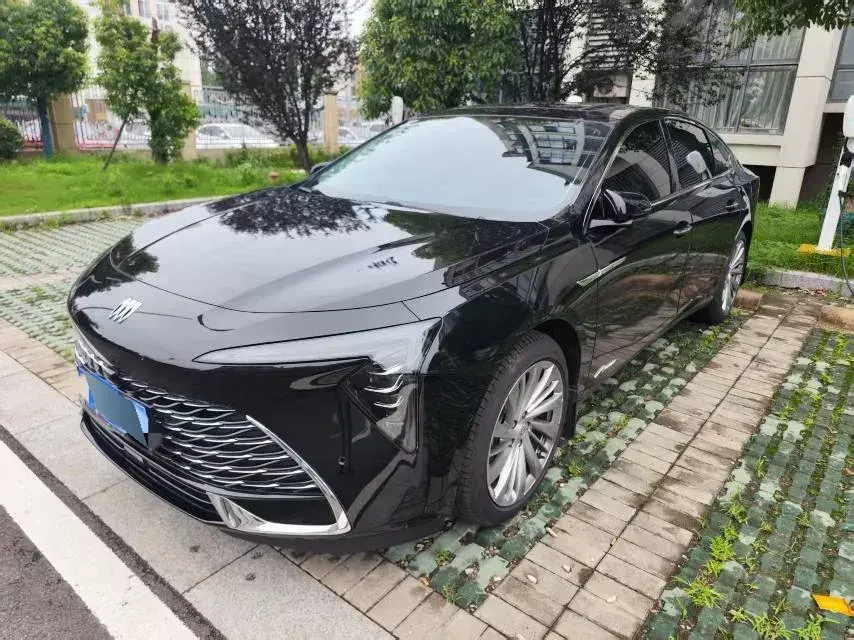 2025 Buick Larcosse 2.0T 237HP L4 9AT