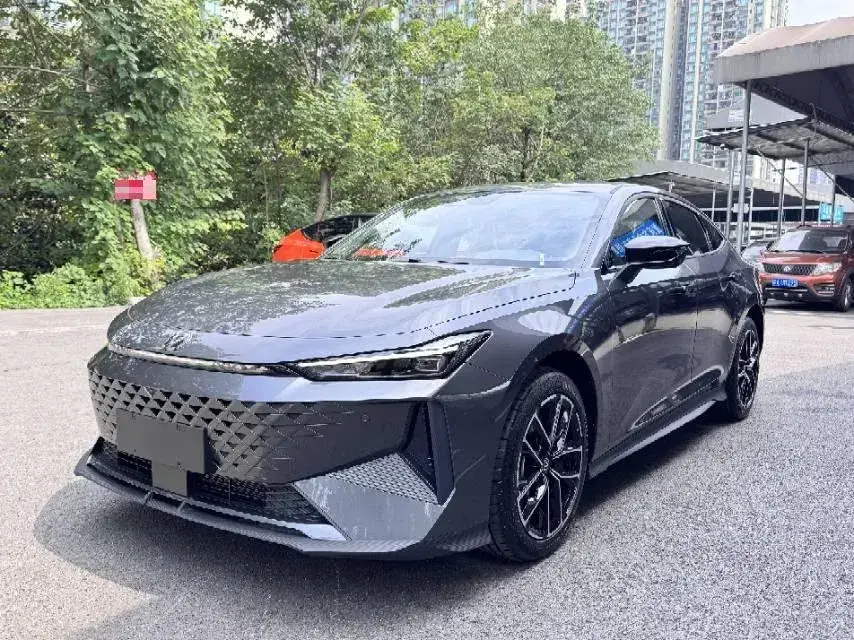 2024 ChangAn UNI-V iDD 1.5L 110HP L4 E-CVT PHEV 18.99KWH