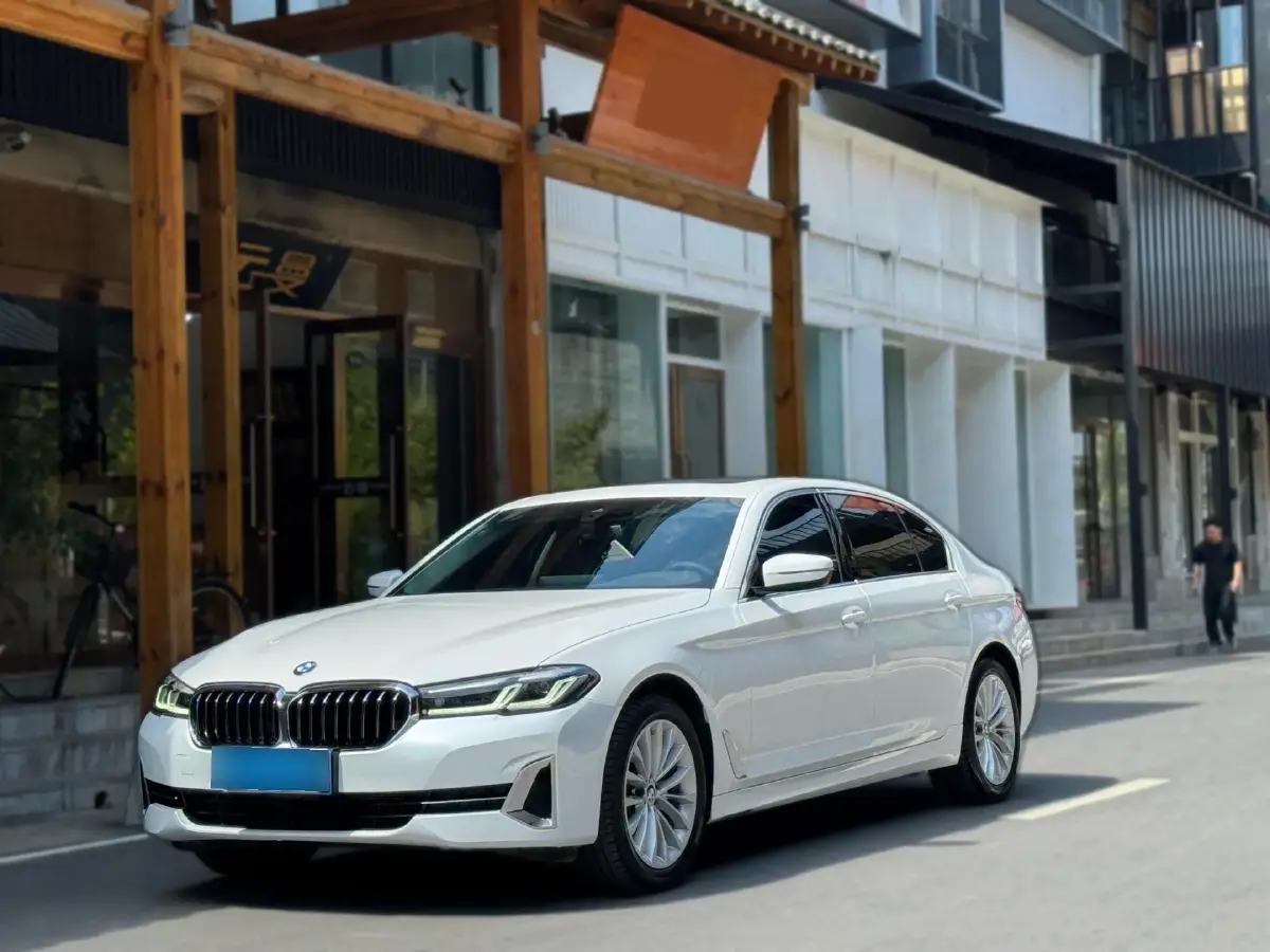 2022 BMW 5 Series 2.0T 184HP L4 8AT