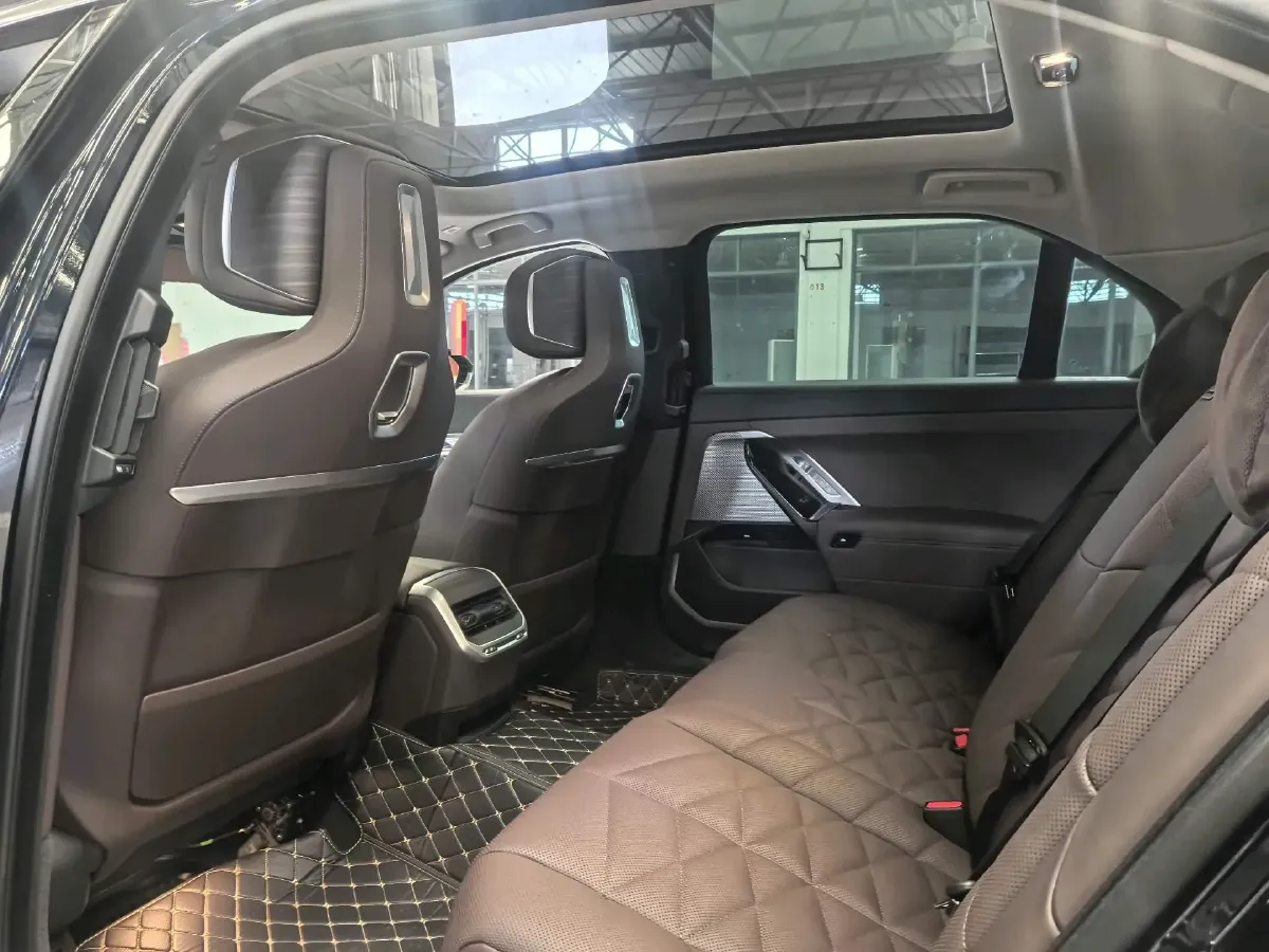 2023 BMW 3.0T 333HP L6 8AT,autocango,china used car exporter,china ev exporter,chinese used car exporter,chinese used ev exporter