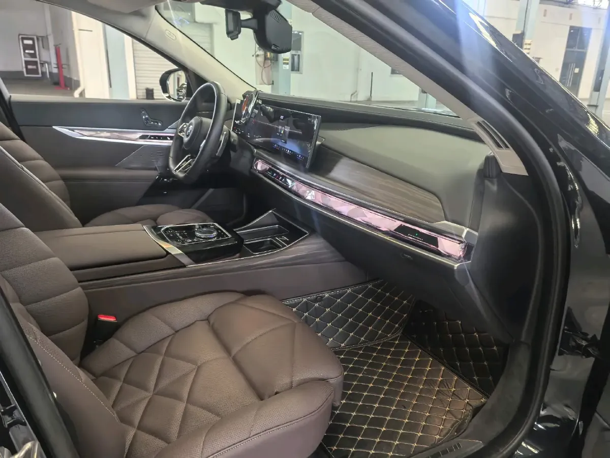 2023 BMW 3.0T 333HP L6 8AT,autocango,china used car exporter,china ev exporter,chinese used car exporter,chinese used ev exporter