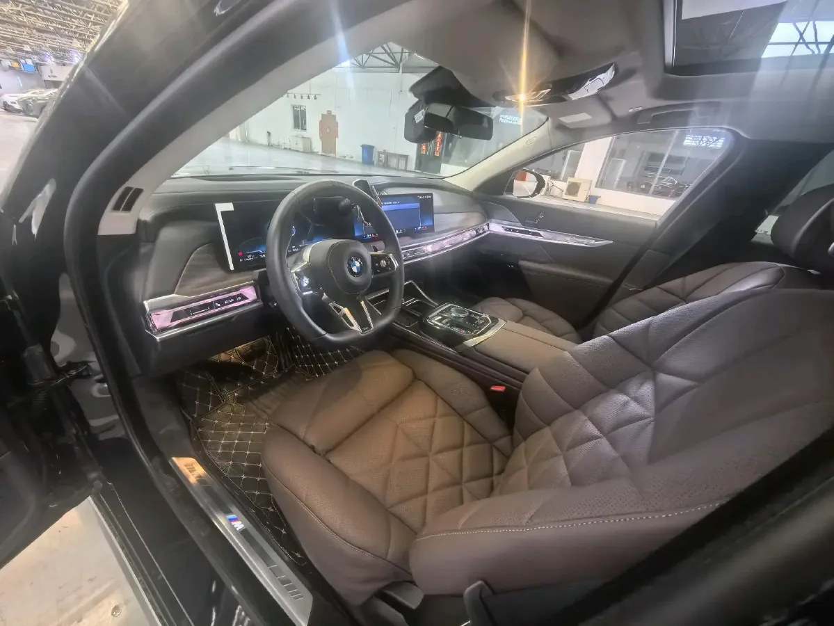 2023 BMW 3.0T 333HP L6 8AT,autocango,china used car exporter,china ev exporter,chinese used car exporter,chinese used ev exporter