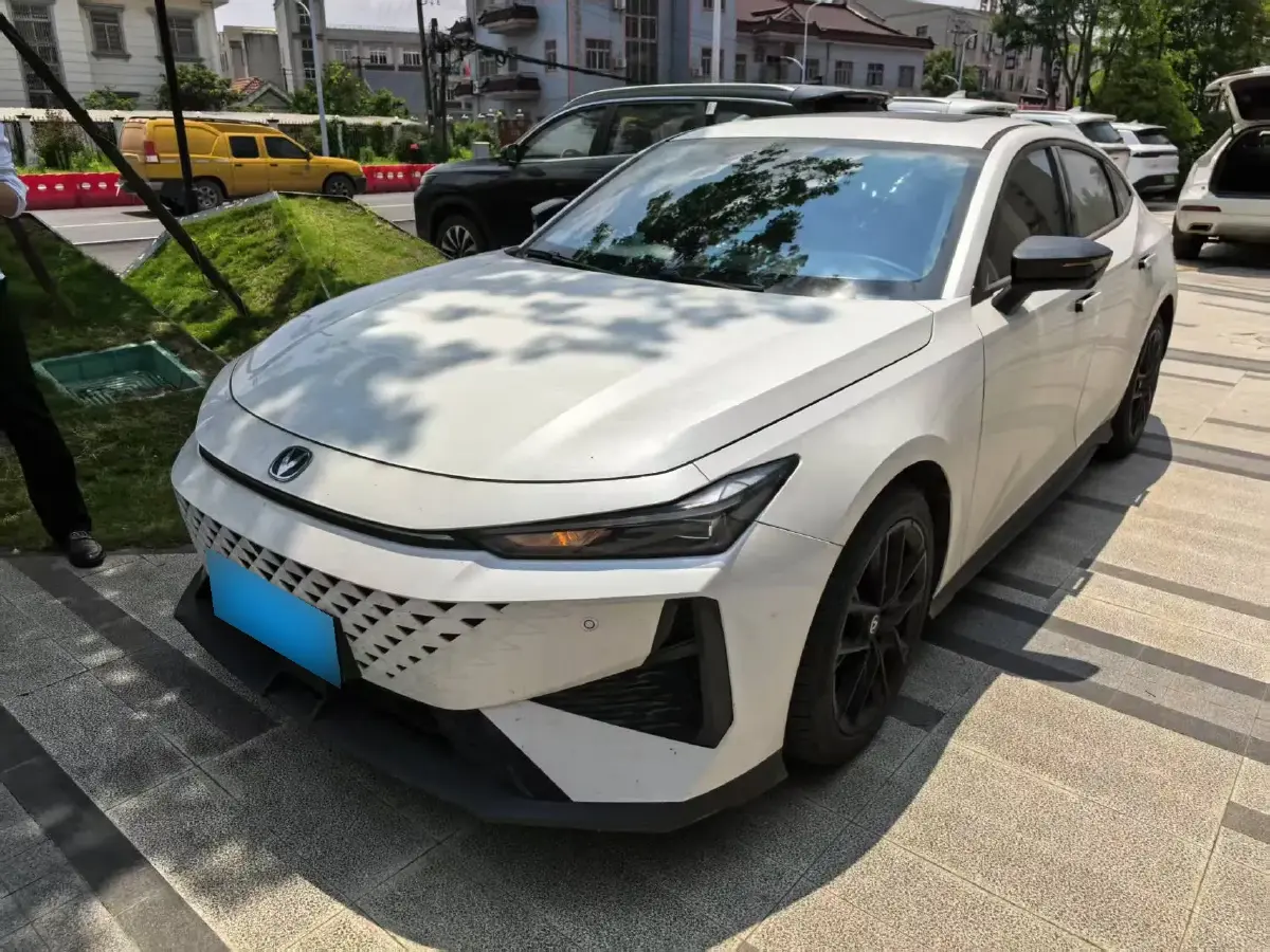 2024 ChangAn UNI-V 1.5T 188HP L4 7DCT