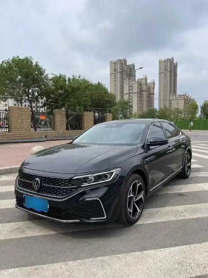 2023 Volkswagen Passat 2.0T 186HP L4 7DCT