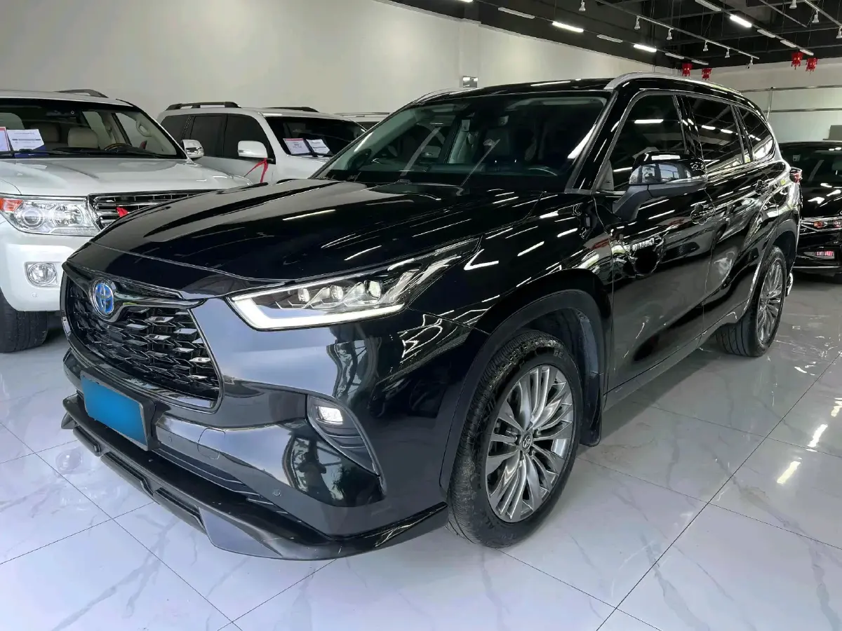2022 Toyota Highlander 2.5L 192HP L4 E-CVT Hybrid