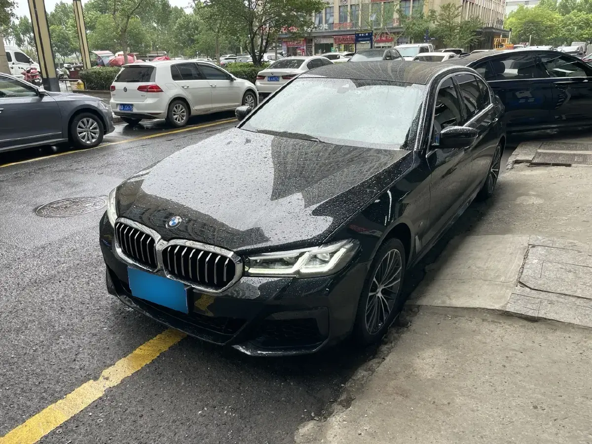 2022 BMW 5 Series 2.0T 252HP L4 8AT