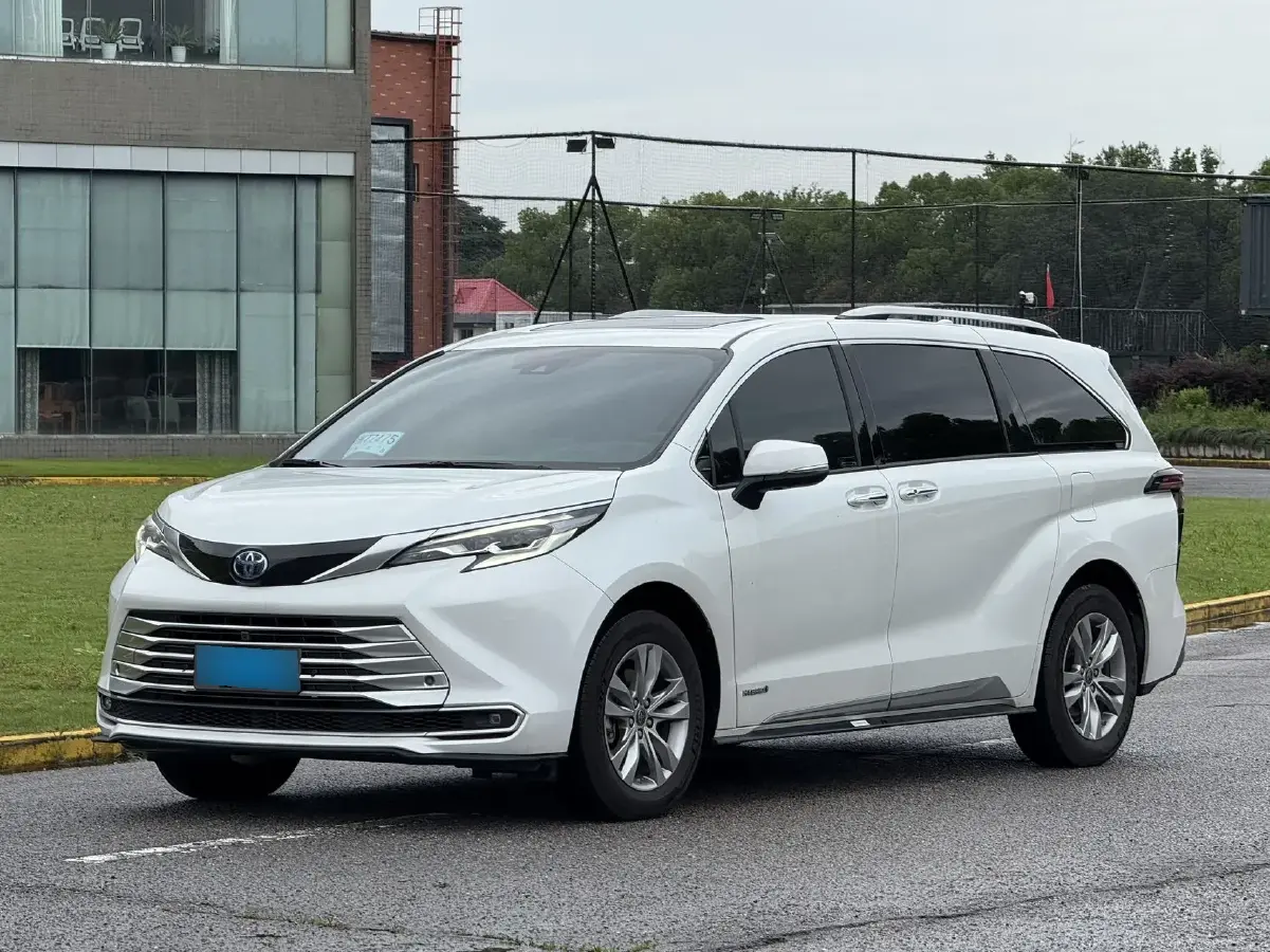 2021 Toyota Sienna 2.5L 192HP L4 E-CVT Hybrid