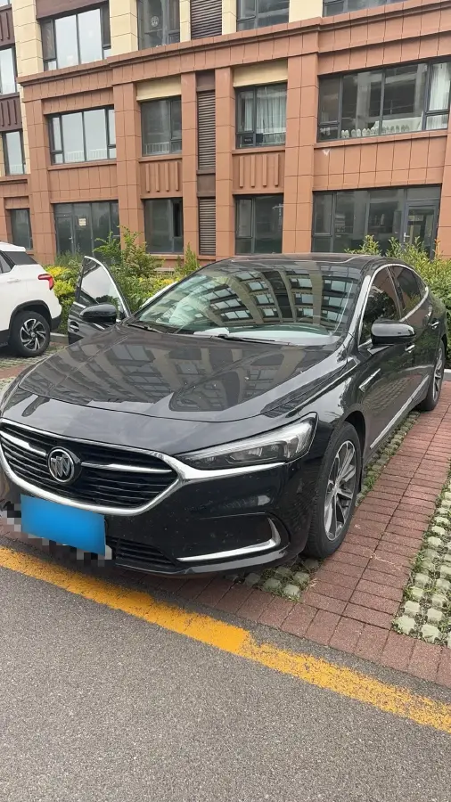 2022 Buick Larcosse 2.0T 237HP L4 9AT