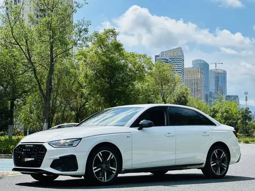 2022 Audi A4L 2.0T 190HP L4 7DCT