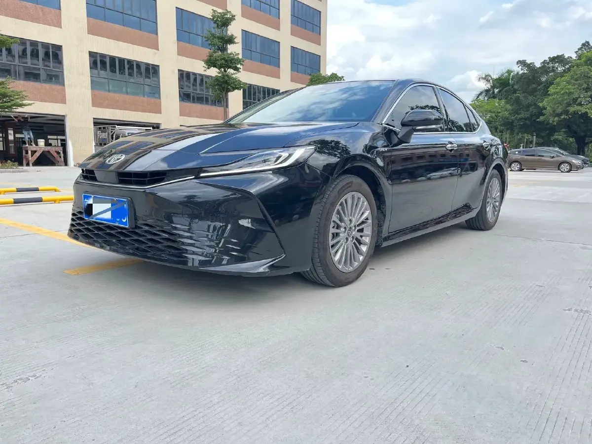 2024 Toyota Camry 2.0L 152HP L4 E-CVT Hybrid