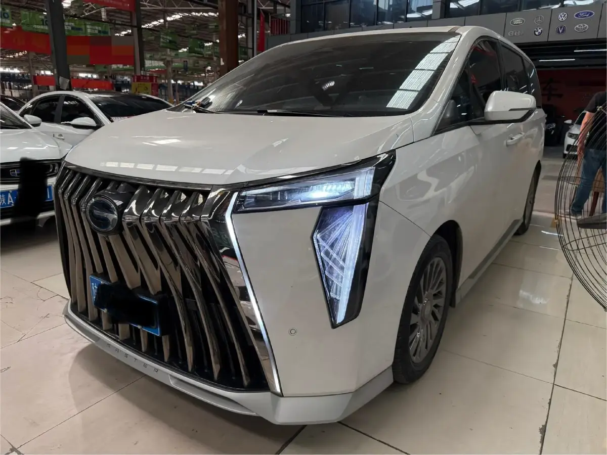 2023 GAC Trumpchi M8 2.0T 190HP L4 E-CVT Hybrid