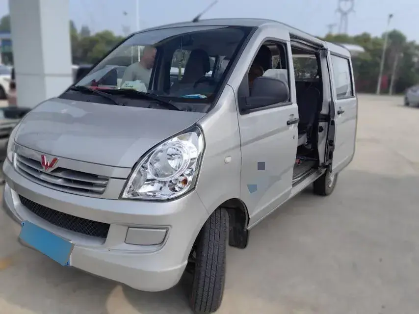 2022 WuLing RongGuang S 1.2L 76HP L4 5MT