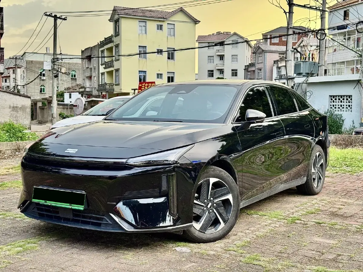 2024 Geely Galaxy L6 1.5T 163HP L4 3DHT PHEV