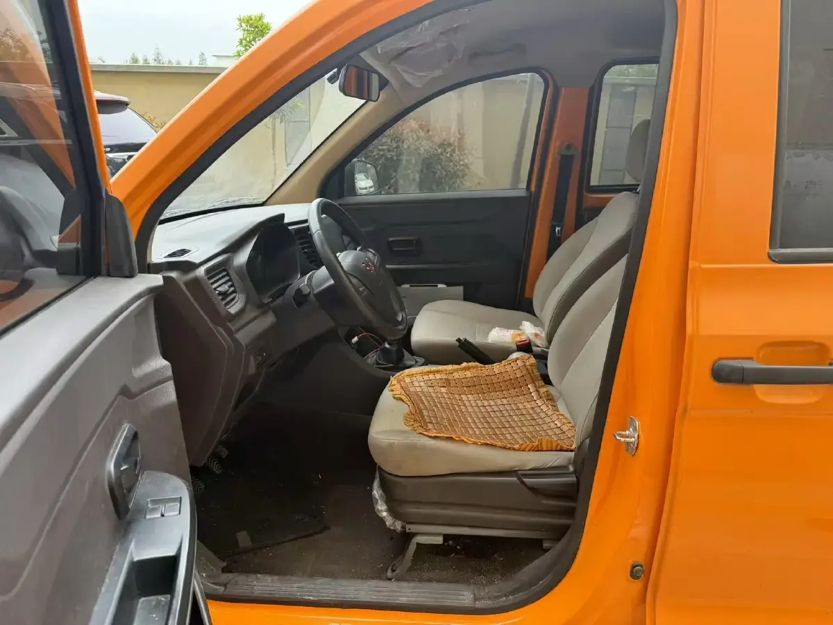 2022 WuLing HongGuang V 1.2L 76HP L4 5MT,autocango,china used car exporter,china ev exporter,chinese used car exporter,chinese used ev exporter