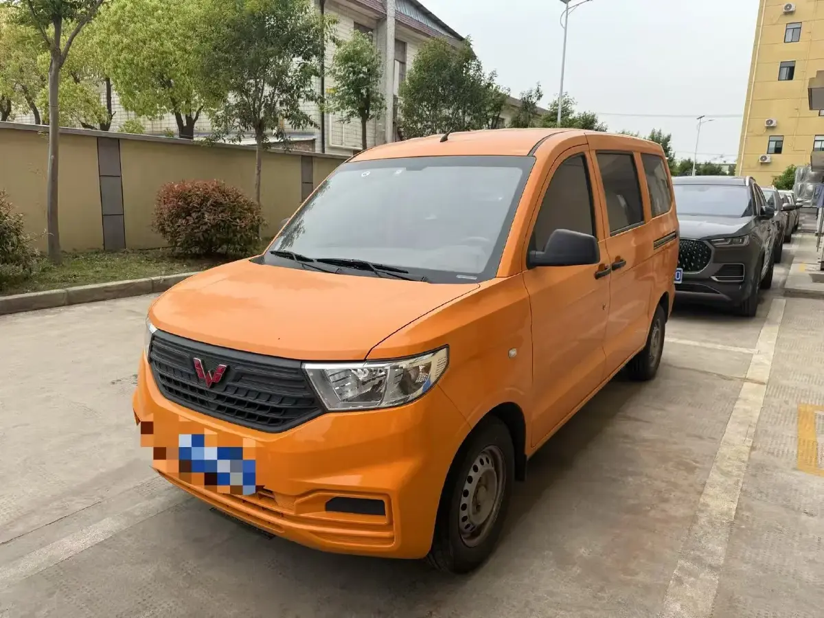 2022 WuLing HongGuang V 1.2L 76HP L4 5MT,autocango,china used car exporter,china ev exporter,chinese used car exporter,chinese used ev exporter