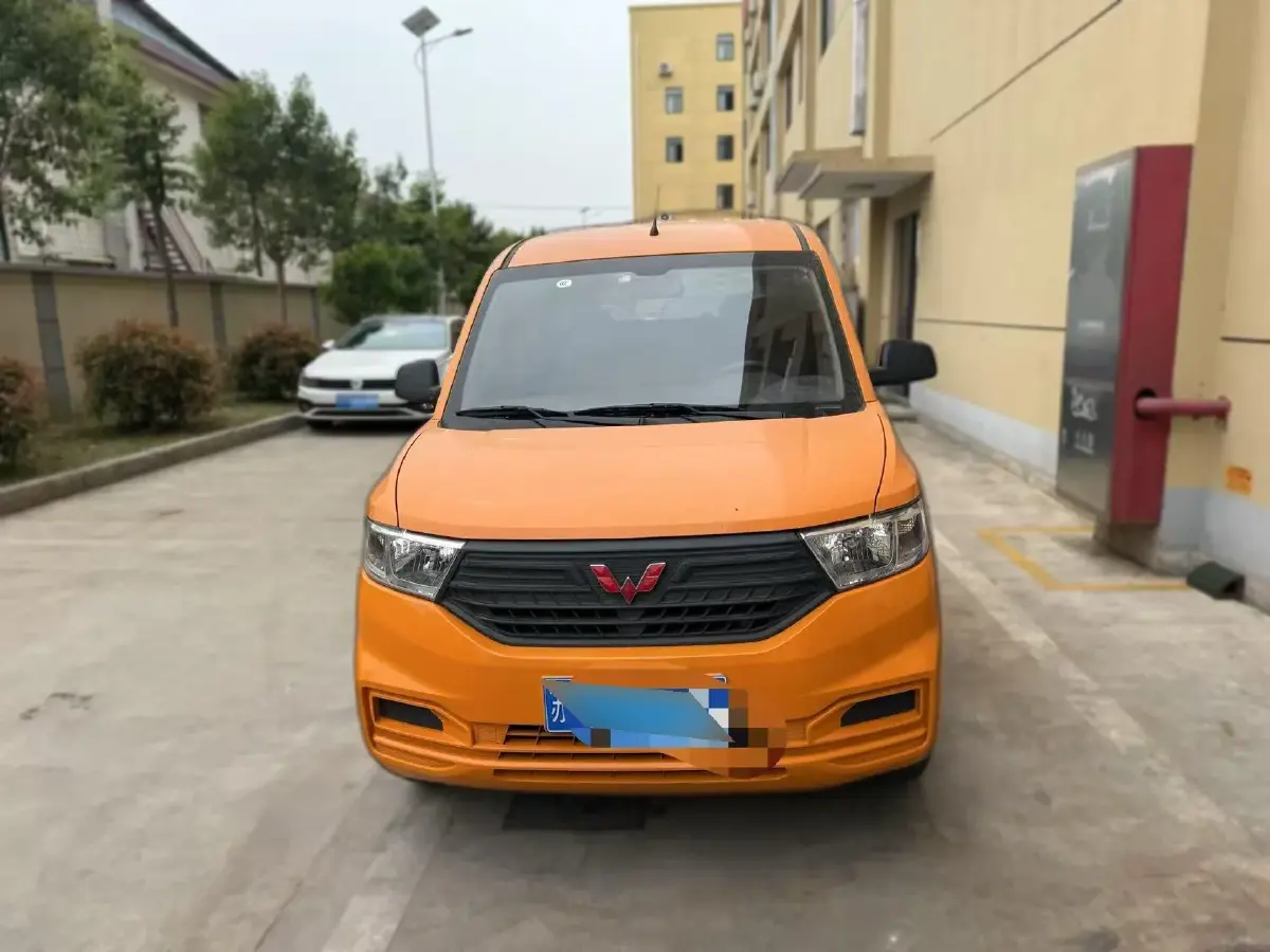 2022 WuLing HongGuang V 1.2L 76HP L4 5MT,autocango,china used car exporter,china ev exporter,chinese used car exporter,chinese used ev exporter