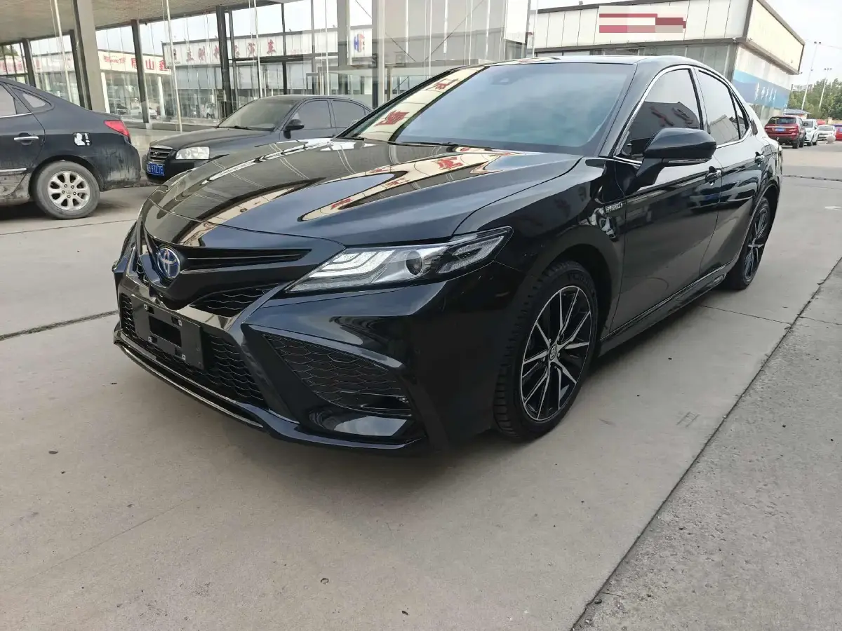 2021 Toyota Camry 2.5L 178HP L4 E-CVT Hybrid