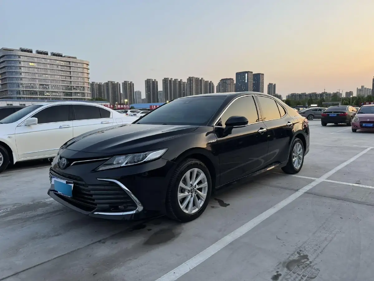 2021 Toyota Camry 2.5L 178HP L4 E-CVT Hybrid