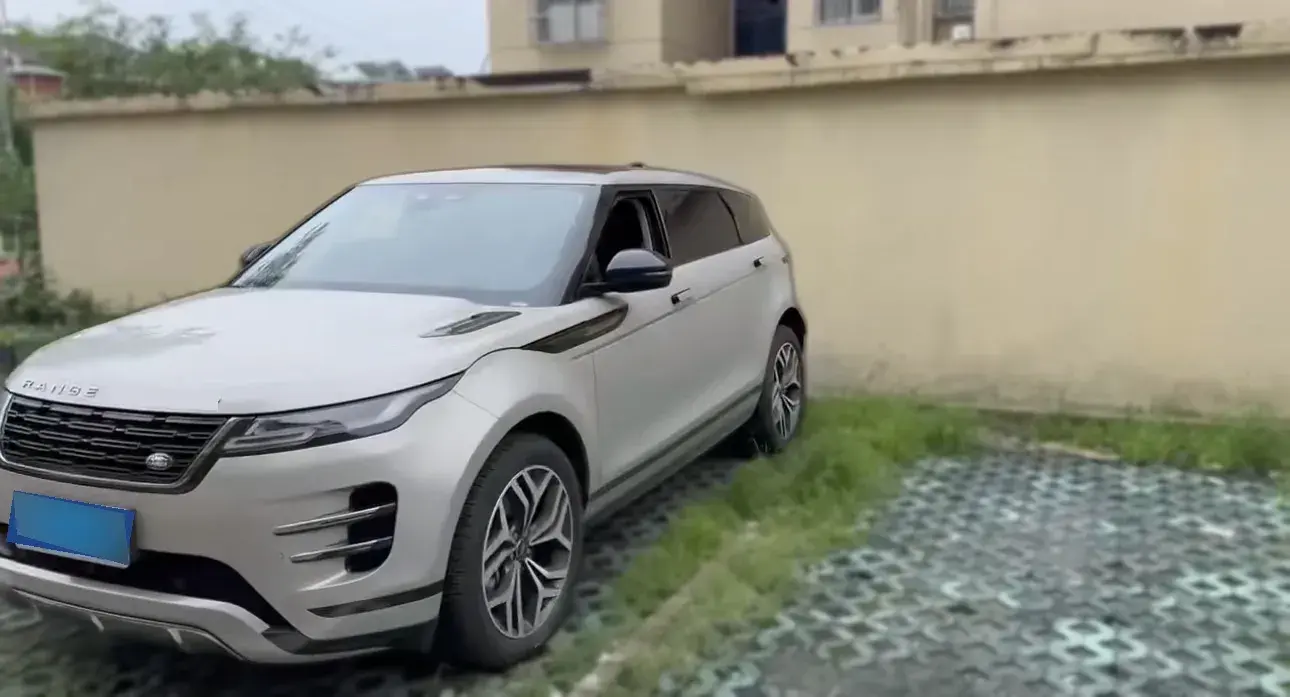 2024 Land Rover Range Rover Evoque 2.0T 249HP L4 9AT