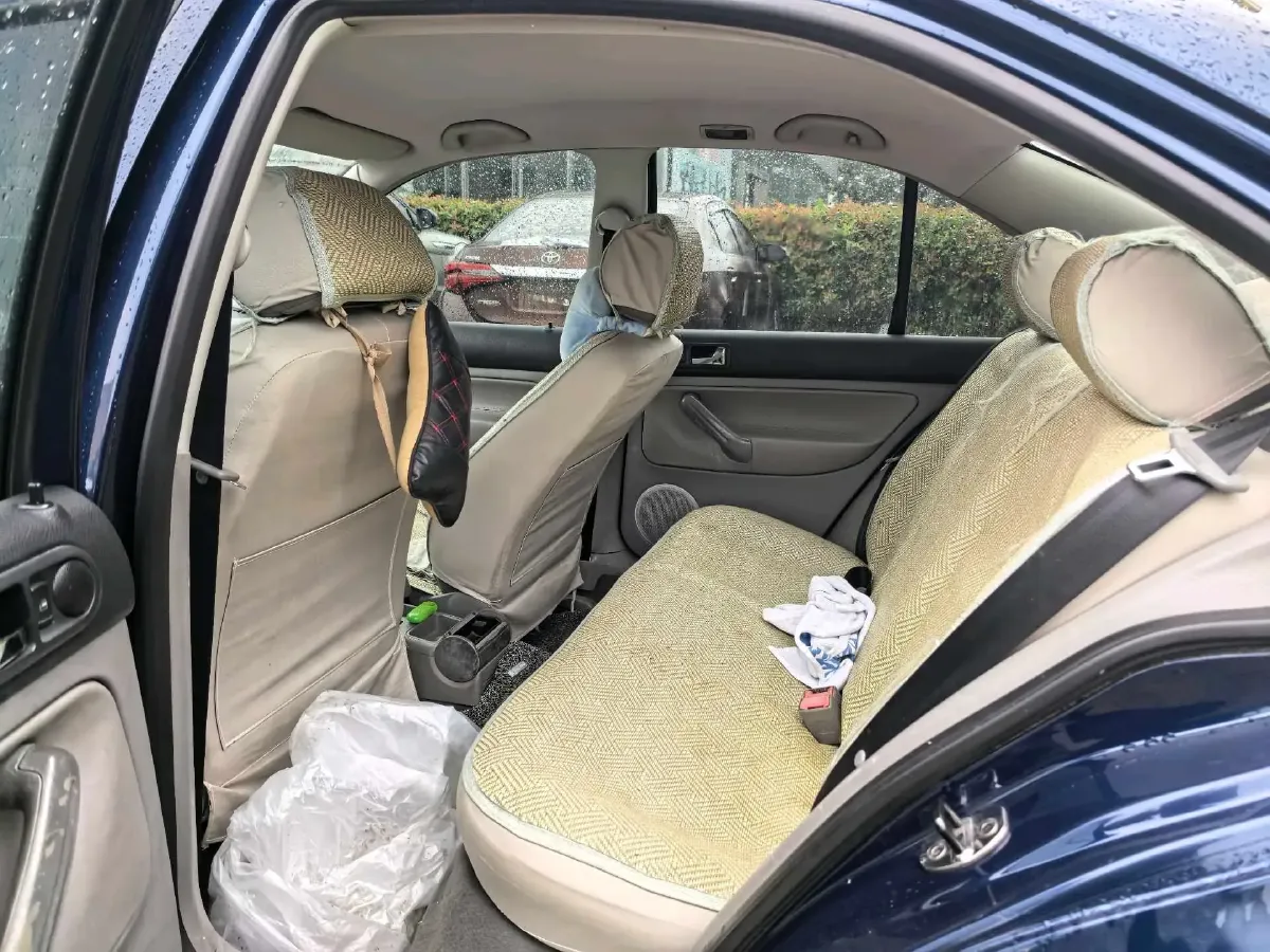 2006 Volkswagen Bora Classic 1.6L 100HP L4 4AT,autocango,china used car exporter,china ev exporter,chinese used car exporter,chinese used ev exporter