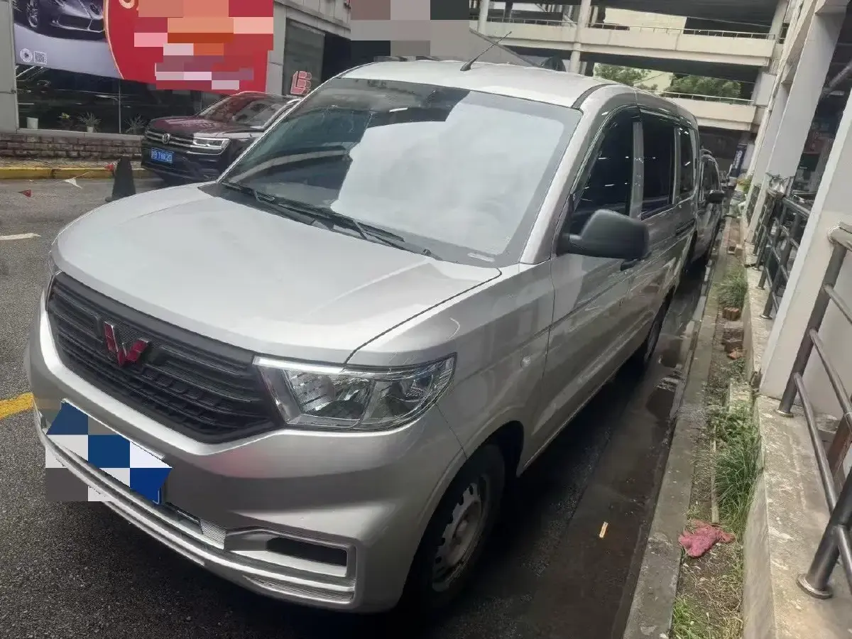 2022 WuLing HongGuang V 1.5L 99HP L4 6MT