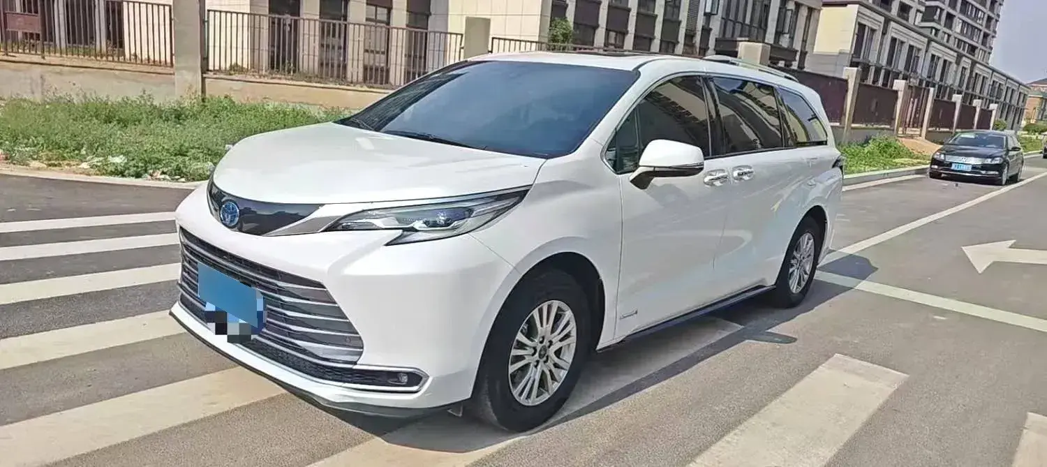 2021 Toyota Sienna 2.5L 192HP L4 E-CVT Hybrid