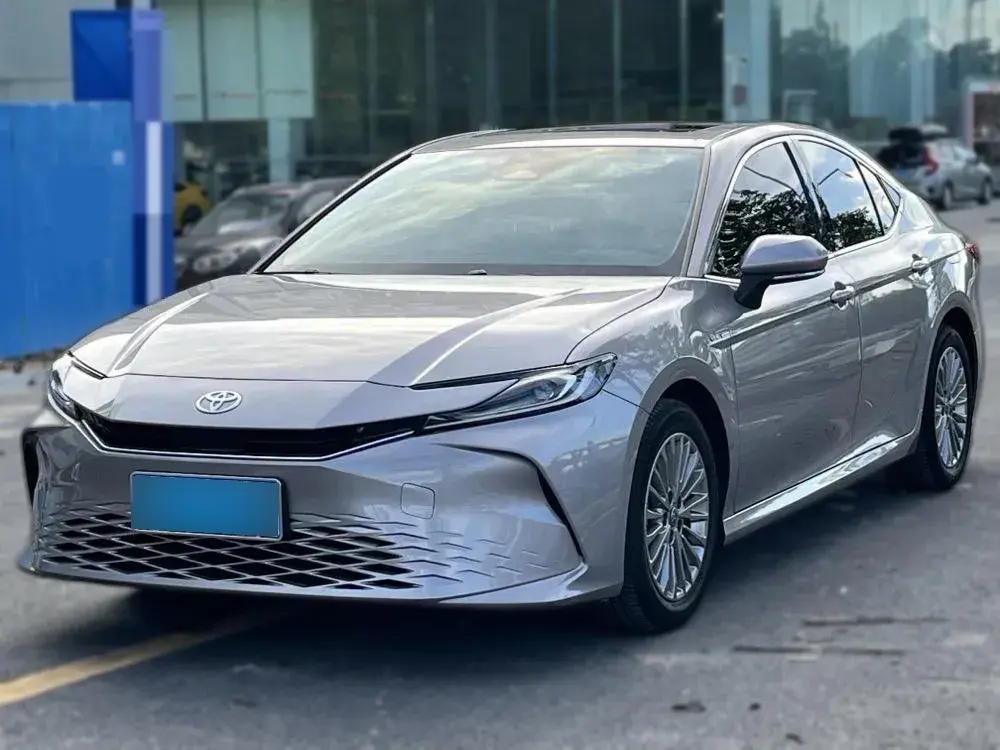 2024 Toyota Camry 2.0L 152HP L4 E-CVT Hybrid