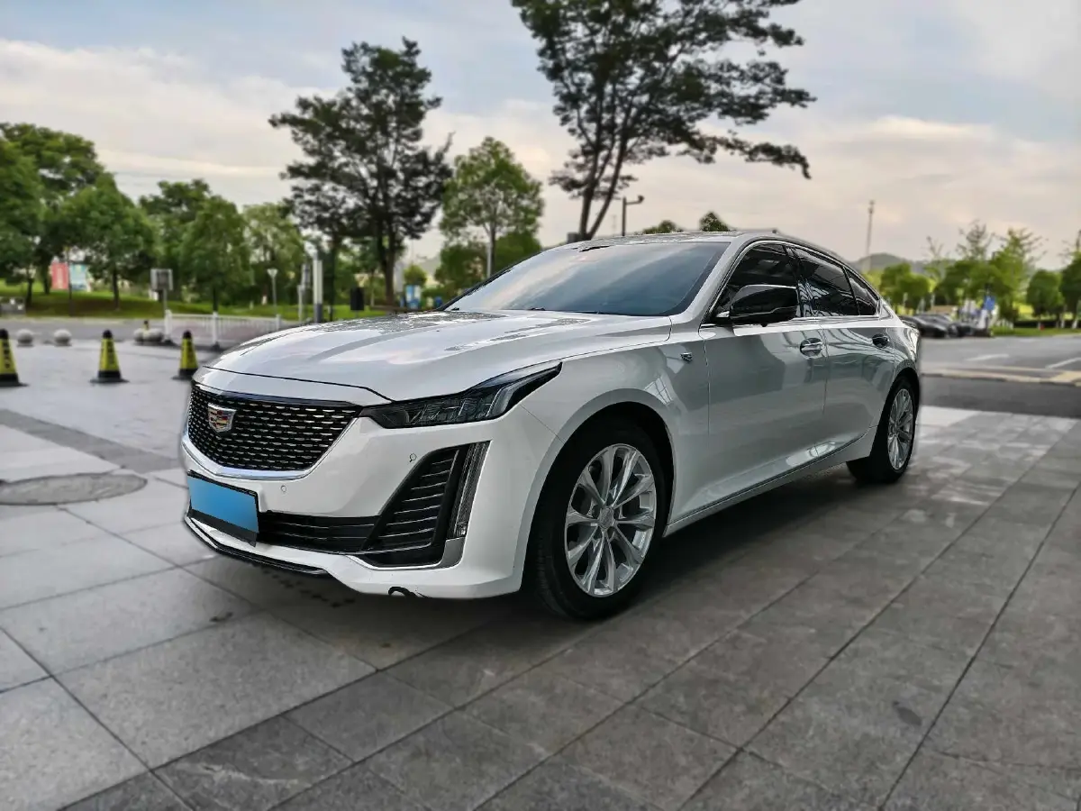 2022 Cadillac CT5 2.0T 237HP L4 10AT