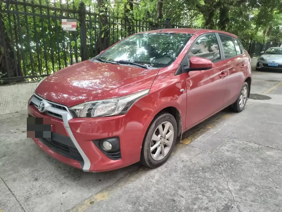 2014 Toyota Yaris L 1.5L 107HP L4 5MT