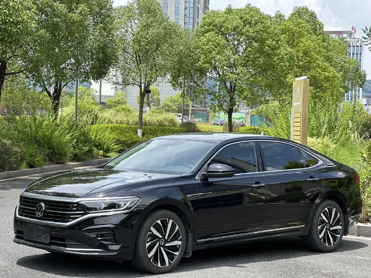 2022 Volkswagen Passat 2.0T 186HP L4 7DCT