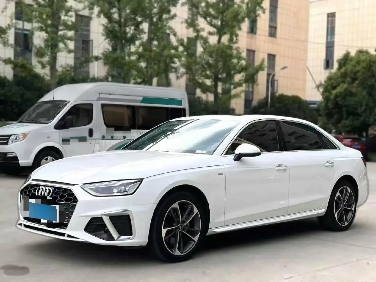 2022 Audi A4L 2.0T 190HP L4 7DCT